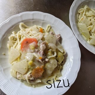 余りのシチューをリメイクパスタ